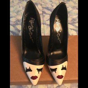 Alice and Olivia Stace Face Heels